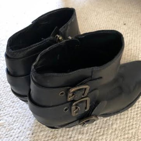 Schutz Black Leather Booties. - Picture 3 of 6